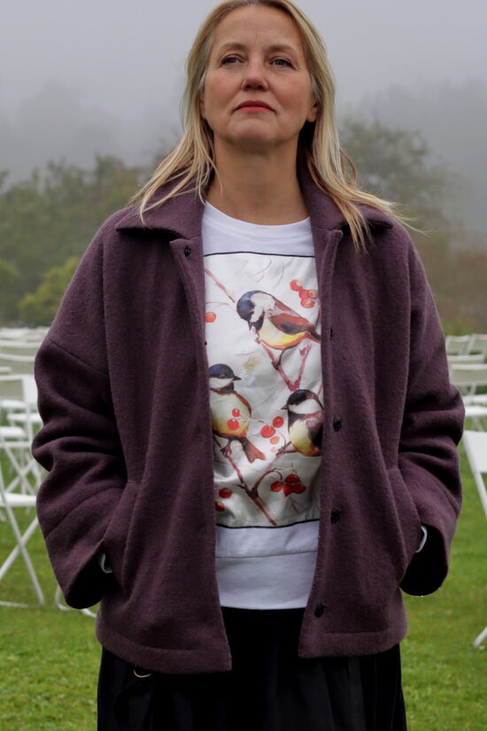 Violeta vilnas virsjaka ar oderi